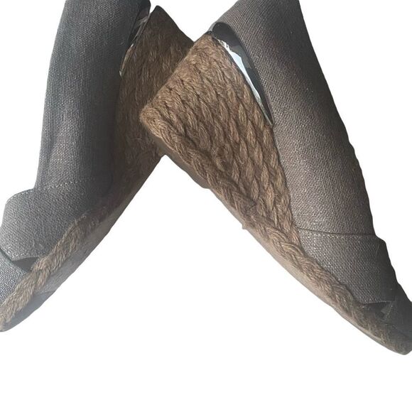 Adrienne Vittadini Wedge Pumps - Picture 8 of 15